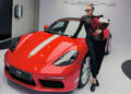 Siêu mẫu Thanh Hằng bổ sung Porsche 718 Boxster vào garage, siêu xe mui trần giá hơn 5 tỷ đồng xehay thanh hang 160626 1.jpg