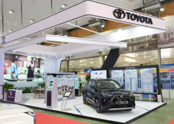 xehay toyota trien lam 110626 2.jpg