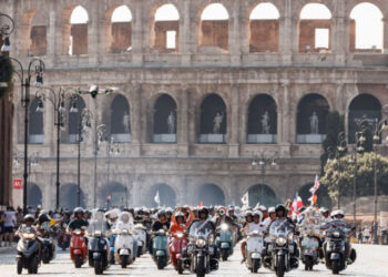 xehay vespa trien lam 290626 1.jpg