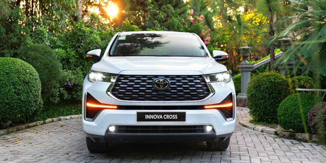 Toyota Innova Cross: Xe gia đình 7 - 8 chỗ dưới 1 tỷ đồng đáng mua hiện nay 1 jpeg.20057.jpeg