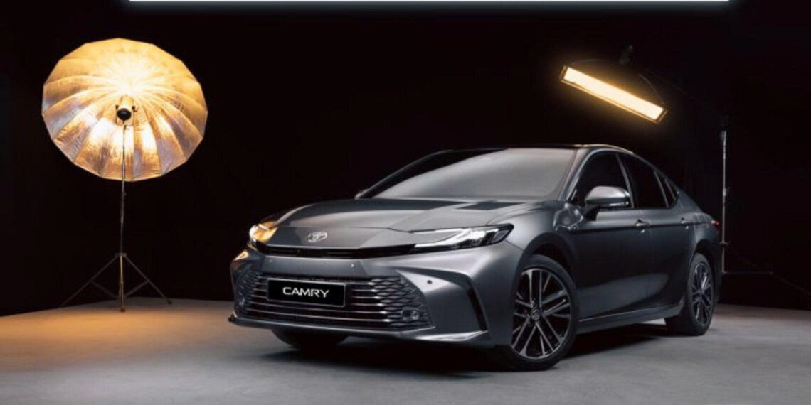 Toyota giảm 140 triệu đồng cho Camry HEV Premium: Giá xe chỉ còn 1,32 tỷ đồng 1131783050359 toyota giam 140 trieu dong cho camry hev premium anhdaidien.jpg