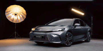 1131783050359 toyota giam 140 trieu dong cho camry hev premium anhdaidien.jpg