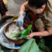 Đặc sản xếp chồng không phải ai cũng biết ở Hưng Yên, giá chục ngàn, ăn no lâu 30 nam lam nghe nguoi phu nu hung yen tiet lo dac san xep chong gia 10 1474.jpg