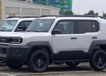 3031784174761 toyota land cruiser fj dau tien cap cang viet nam anhdaidien.jpg