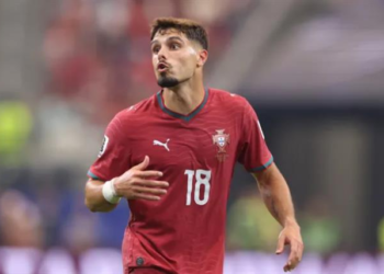 HLV Enzo Maresca muốn Man City chiêu mộ Pedro Neto 5 2507173118.png