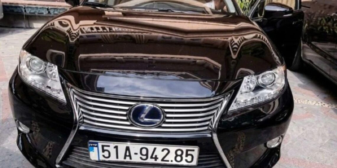 Xe Lexus của bà Trương Mỹ Lan được đưa ra đấu giá lần ba, giá khởi điểm chỉ còn 635 triệu đồng 5161784969087 xe lexus cua ba truong my lan anhdaidien.jpg