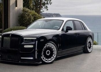 7041782893908 rolls royce phantom khoac lop ao moi anhdaidien.jpg