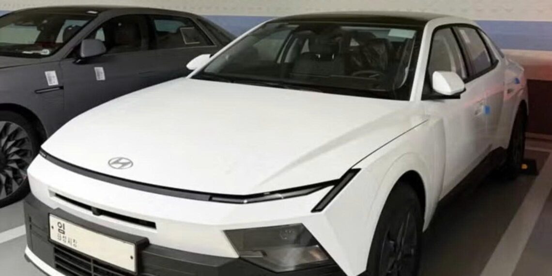 Hyundai Elantra thế hệ mới lộ diện bản giá rẻ: Thiết kế gần như giữ nguyên, chỉ giản lược đèn và mâm xe 841784209242 hyundai elantra the he moi lo dien ban gia re anhdaidien.jpg