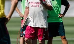 alexander arnold chia se ve trai nghiem dau tien cung mourinho.jpg