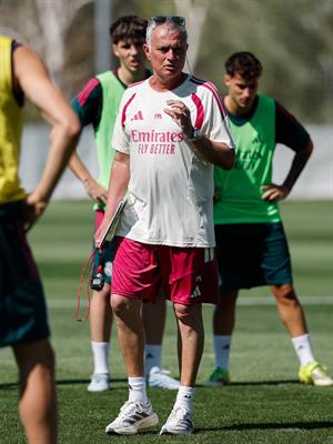 Alexander Arnold chia sẻ về trải nghiệm đầu tiên cùng Mourinho alexander arnold chia se ve trai nghiem dau tien cung mourinho.jpg