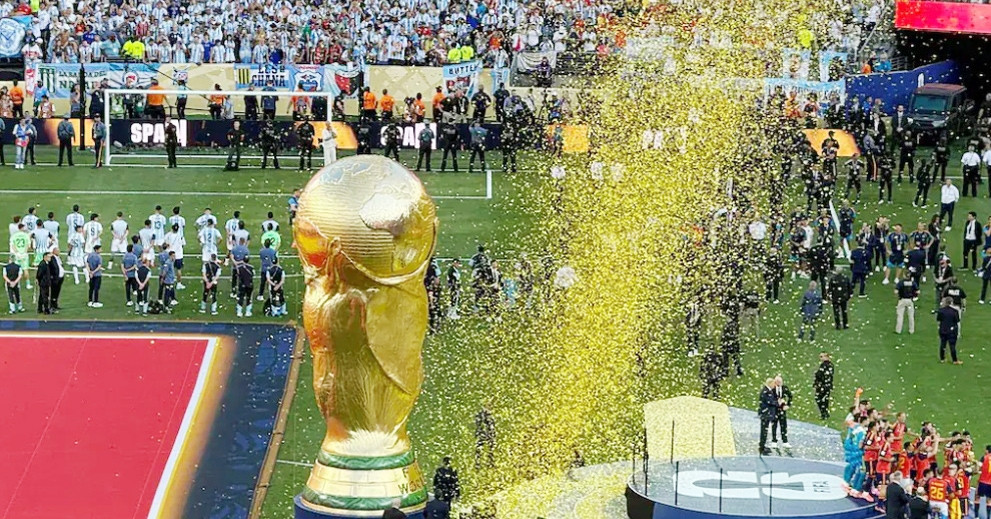Cầu thủ Argentina hờn dỗi quay lưng với lễ trao cúp cho Tây Ban Nha cau thu argentina hon doi quay lung voi le trao cup cho tay ban nha 2385.jpg