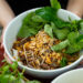 chu quan ha noi ban mon pho la hap soi pho nhu banh bao tron 2 loai nuoc xot 3196.jpg