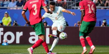 cuoc dau giua lionel messi va kylian mbappe khien world cup them dac sac.jpg