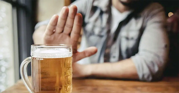 Bỗng dưng thấy bia không ngon, người đàn ông phát hiện mắc ung thư máu dot nhien thay bia khong ngon nguoi dan ong phat hien mac ung thu mau 2441.jpg