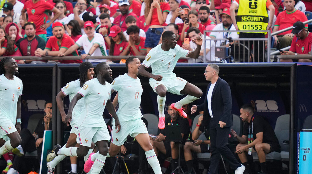 HLV Deschamps tự hào khi Pháp vào bán kết World Cup lần thứ ba li hlv deschamps tu hao khi phap vao ban ket world cup lan thu ba lien tiep.jpg