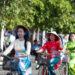 Hơn 2.000 người mặc áo dài tạo 'dải lụa' rực rỡ ven biển Nha Trang hon 2 789.jpg