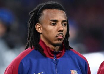 Tottenham sẵn sàng chi 65 triệu euro mua trụ cột của Barca jules kounde 2907185436.jpg