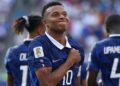 kylian mbappe lap cu dup giup phap gianh ve vao vong 16 doi world cup 0107113553.jpg