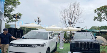 lo dien mau xe dau tien lap rap trong nuoc cua lien doanh do ong vu van tien lam chu tich 2094.jpg