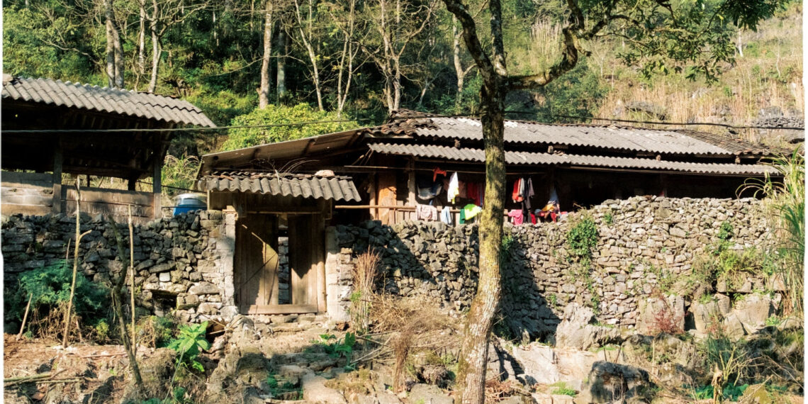 ngoi lang biet lap giua rung gia o tuyen quang hut khach vi ve dep nguyen so 1630.jpg