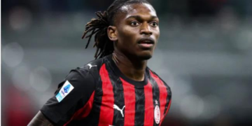 rafael leao bay to mong muon roi ac milan.png