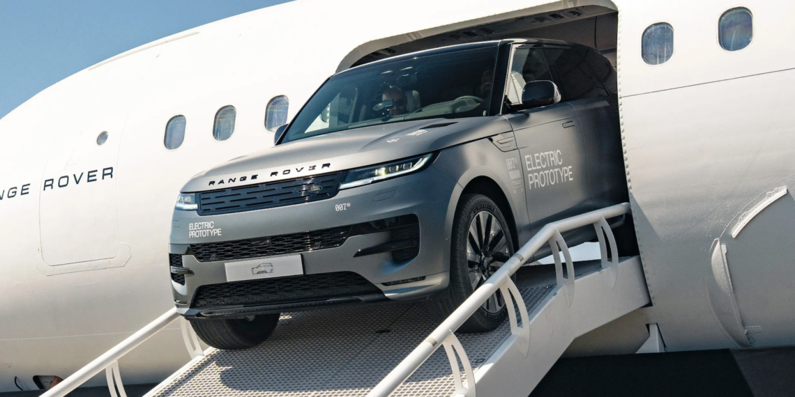 Range Rover Sport EV xuất hiện đầy ấn tượng, nhưng điều bất ngờ nằm ở động cơ V8 range rover sport ev 2026 07 18 lu c 11 53 28 png.20039.png