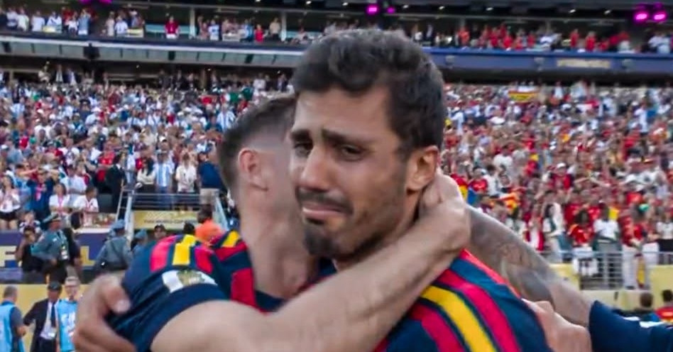 Rodri bật khóc sau chung kết, nhận Quả bóng vàng World Cup 2026 rodri bat khoc sau chung ket nhan qua bong vang world cup 2026 424.jpeg