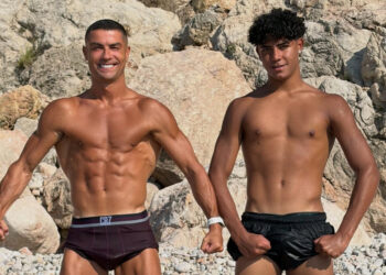 ronaldo gay sot khoe co bap cung con trai 16 tuoi 149.jpg