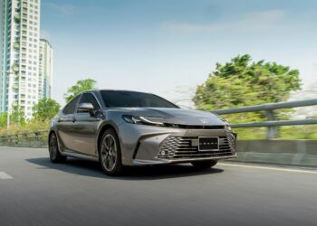 Toyota Camry Hybrid giảm 140 triệu đồng, xuống còn từ 1,32 tỷ đồng toyota camry 4 jpg.19712.jpeg