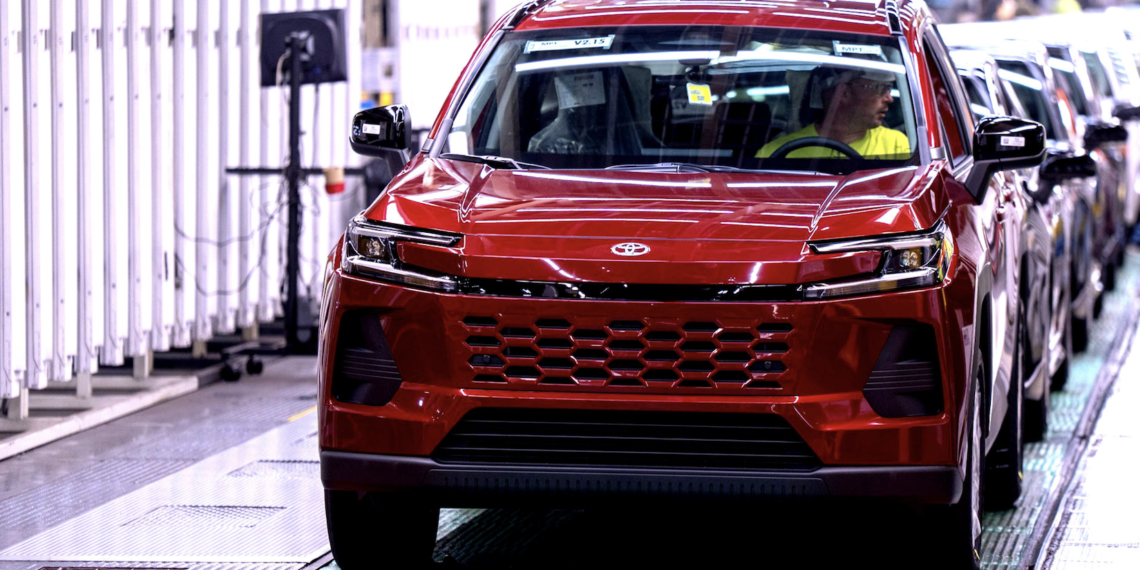 Toyota RAV4 ‘cháy hàng’ nhưng hãng lại tiếp tục cắt giảm sản lượng toyota png.19623.png