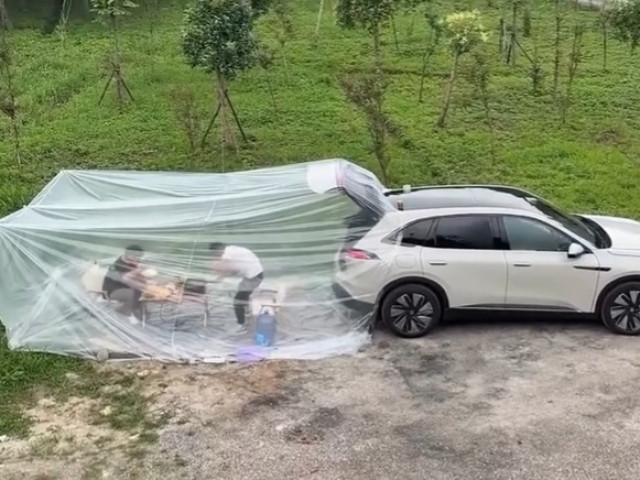 Biến ô tô thành “phòng điều hòa” dã chiến để nấu ăn, ý tưởng gây nhiều ý kiến trái chiều xehay dieu hoa 080726 1.jpg