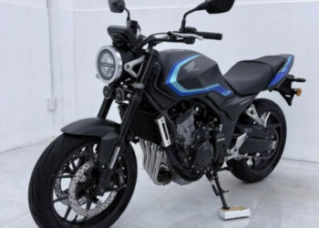 Honda CB500 Super Four "cập bến" Việt Nam: Giá từ 285 triệu đồng, cao hơn CB650R vẫn hút khách đặt mua xehay honda cb500 xanh 010726 6.jpg