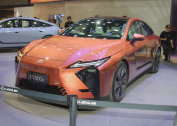 xehay lexus es 170726 1.jpg