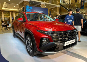 Hyundai Tucson Hybrid lần đầu được trưng bày tại Hà Nội: Giá dự kiến hơn 1 tỷ đồng, ra mắt vào tháng 10 xehay tucson 180726 10.jpg