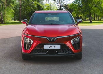 VinFast VF 7 ghi điểm với gia đình Việt: Không gian rộng thoáng, tiết kiệm chi phí từ tiền sạc tới bảo dưỡng xehay vf 7 300726 1.jpg