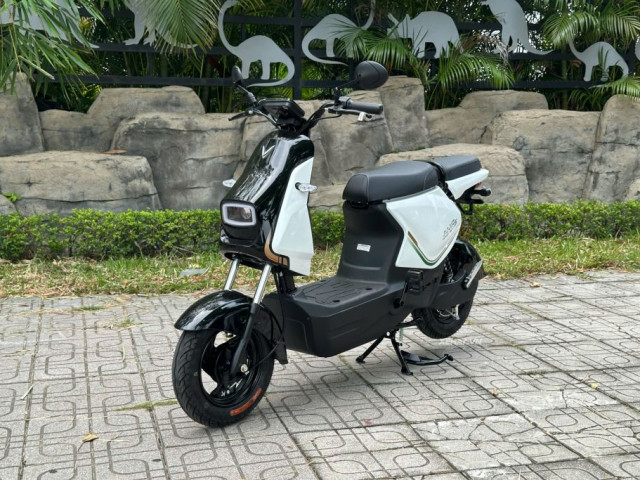 Cận cảnh VinFast Amio S2 giá 12 triệu đồng, xe máy điện không cần bằng lái dành cho học sinh xehay vf amio s2 210726 13.jpg