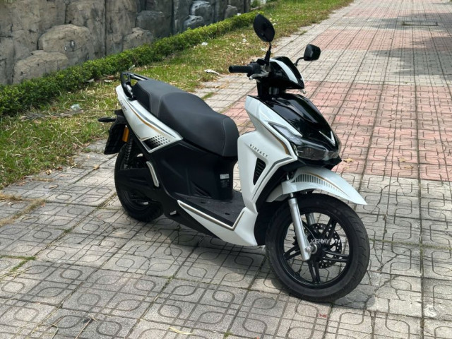 Cận cảnh VinFast Kinet: Xe máy điện cho phái mạnh, có thể chạy 145 km/sạc, giá từ 40 triệu đồng xehay vf kinet 210726 2.jpg