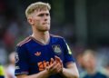 1785712155 manchester united tim duoc nguoi thay luke shaw.png