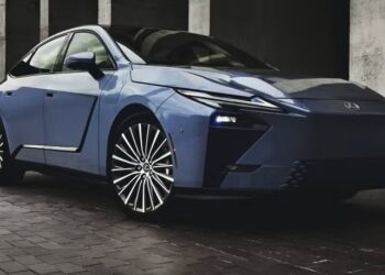 2026 lexus es 350e blue front angled view jpg.20689.jpeg