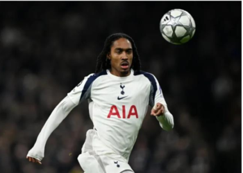 Tottenham sẵn sàng bán Djed Spence cho MU và Liverpool 3 0608225345.png
