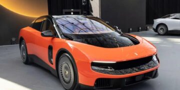 361785574464 ferrari luce van chay hang anhdaidien.jpg
