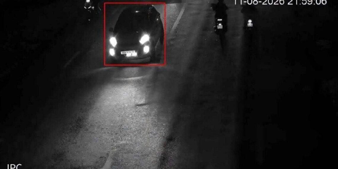 Camera AI phát hiện ô tô độ đèn sai quy định: Tài xế bị phạt 1,5 triệu đồng, trừ 2 điểm trên giấy phép lái xe và buộc tháo dỡ 4481787279935 camera ai phat hien o to do den sai quy dinh anhdaidien.jpg