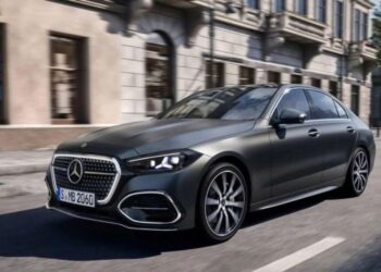 Mercedes-Benz C-Class nâng cấp lớn với lưới tản nhiệt phát sáng, hệ điều hành tích hợp AI có thể trò chuyện như con người 7051787106921 mercedes benz c class nang cap lon anhdaidien.jpg