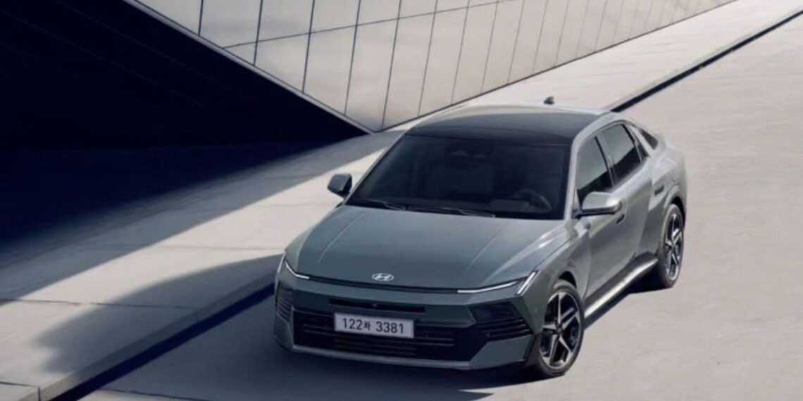 8451786344029 hyundai elantra the he moi lap ky luc anhdaidien.jpg