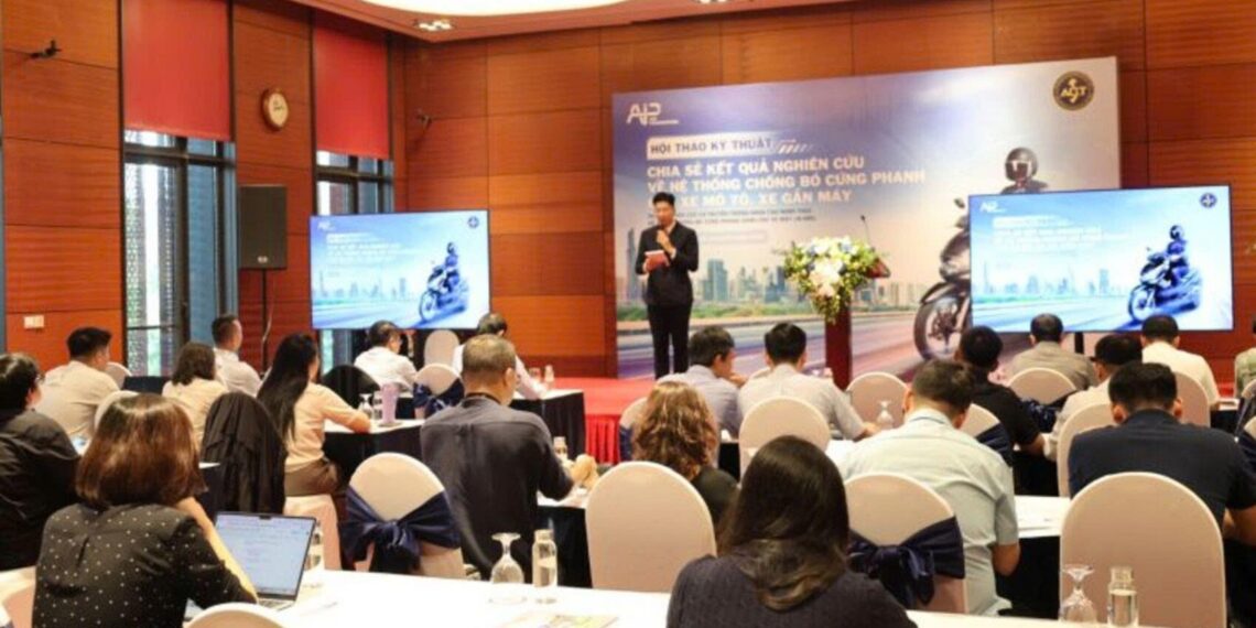 9011785725102 trang bi abs cho xe may anhdaidien.jpg