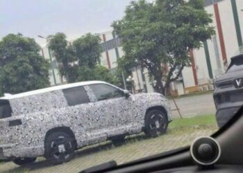 9371786962308 mau suv co lon xuat hien tai nha may vinfast anhdaidien.jpg