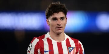 atletico madrid chot tuong lai julian alvarez.jpg