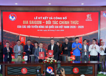 bia saigon dong hanh cung mua he ruc lua gan ket hang trieu fan bong da 811.jpg