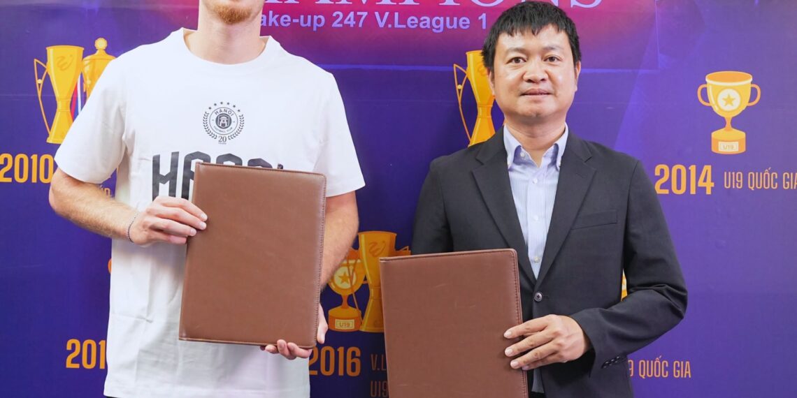 clb ha noi ra mat tien ve phong ngu yuval sade 1308084627.jpg
