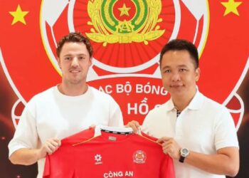 clb catphcm ra mat ngoi sao truong thanh tu lo psv eindhoven.jpg